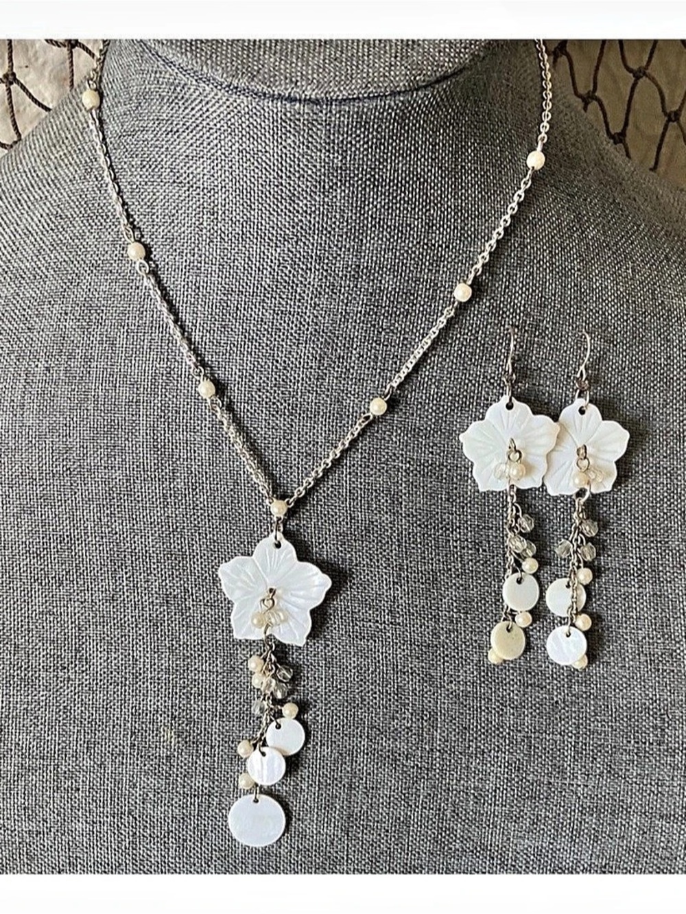 Vintage AVON NR Floral Necklace & Earrings Set